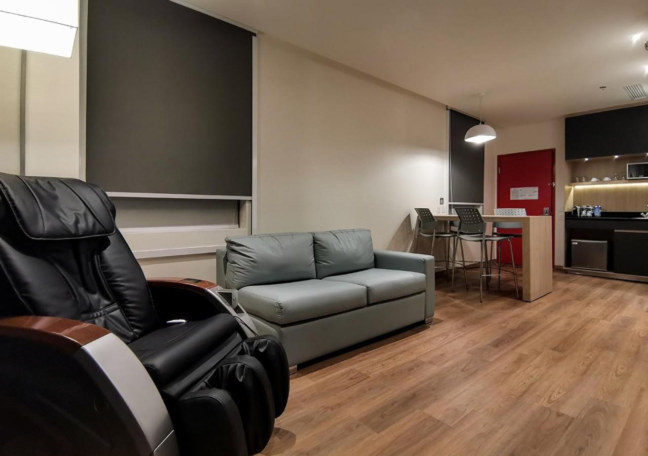 Ramada Encore By Wyndham Guadalajara Aeropuerto Las Pintas Kültér fotó