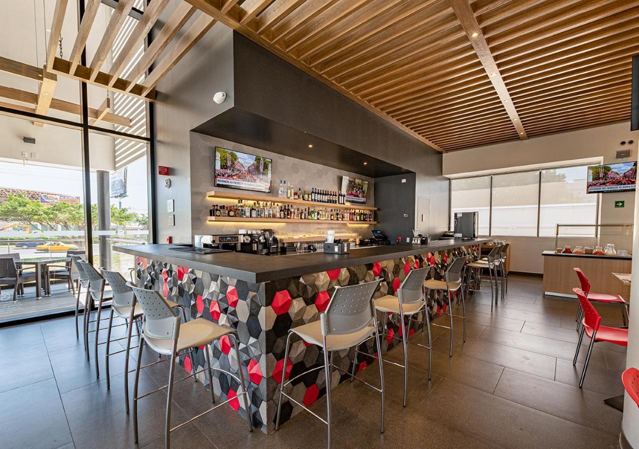 Ramada Encore By Wyndham Guadalajara Aeropuerto Las Pintas Kültér fotó