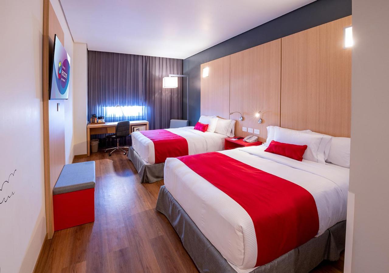 Ramada Encore By Wyndham Guadalajara Aeropuerto Las Pintas Kültér fotó
