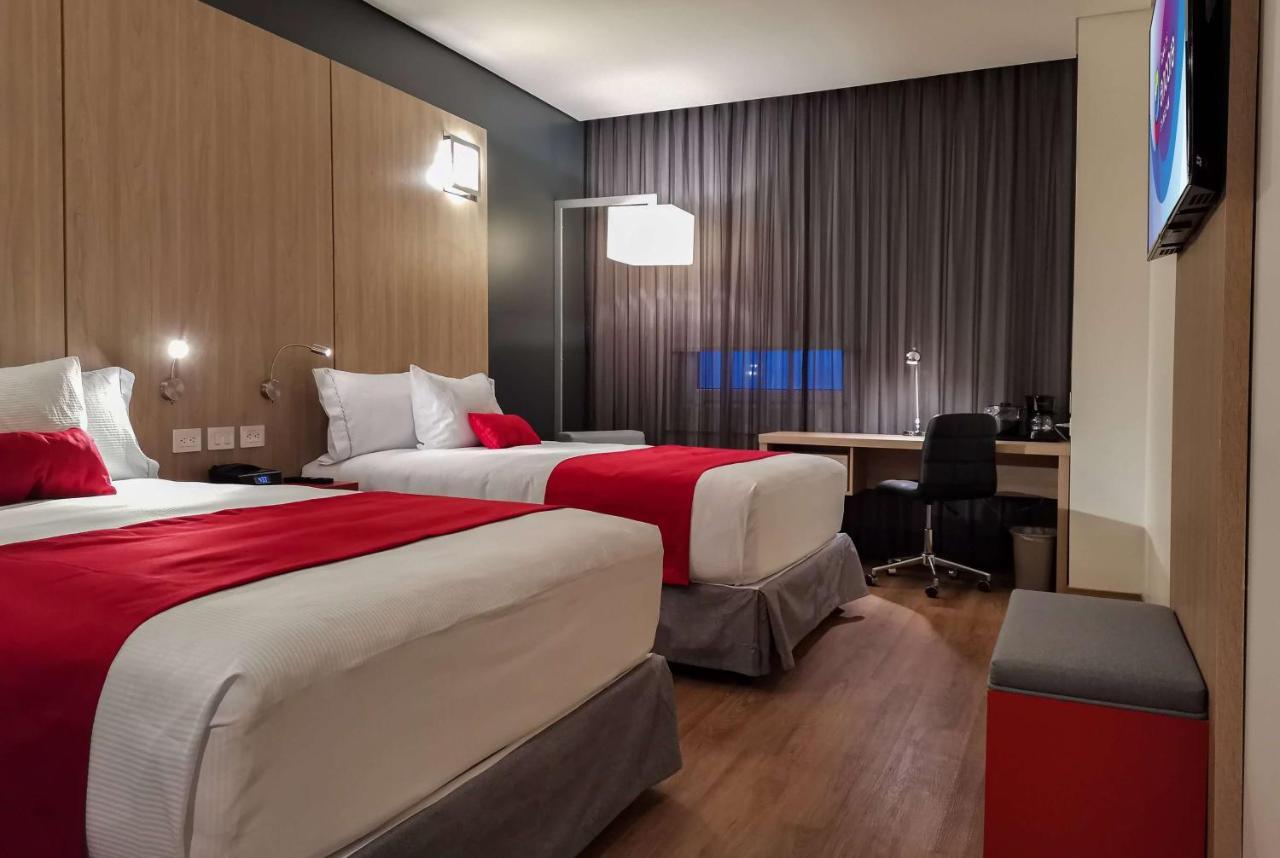 Ramada Encore By Wyndham Guadalajara Aeropuerto Las Pintas Kültér fotó