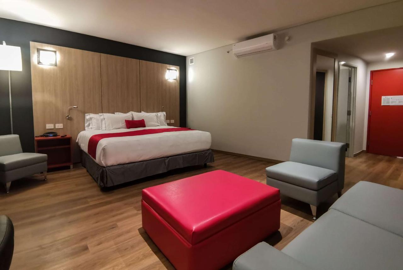 Ramada Encore By Wyndham Guadalajara Aeropuerto Las Pintas Kültér fotó