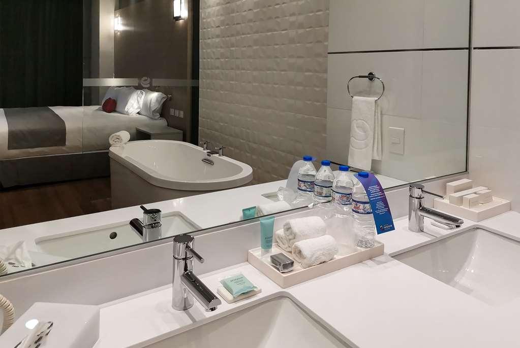 Ramada Encore By Wyndham Guadalajara Aeropuerto Las Pintas Kültér fotó